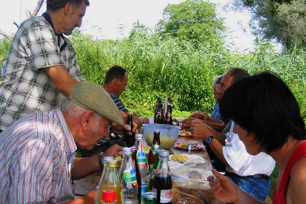 IMG_3877.JPG - Stärkung bei einem reichhaltigen Picknik